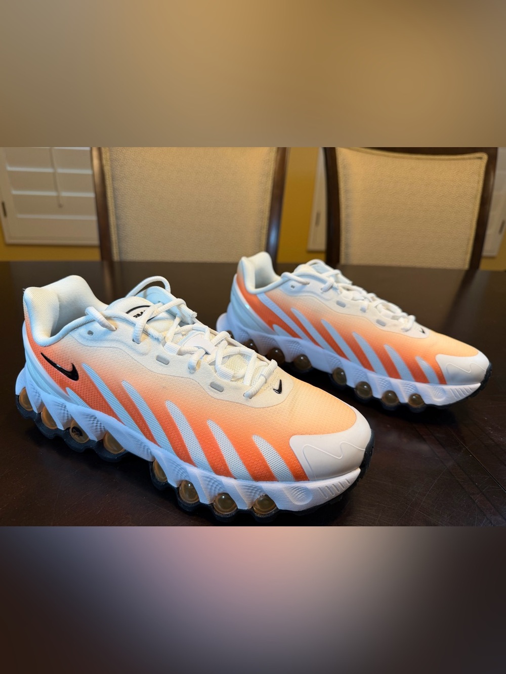 New Nike Air Max DN8 Orange White Sneaker Shoes Size US 6.5